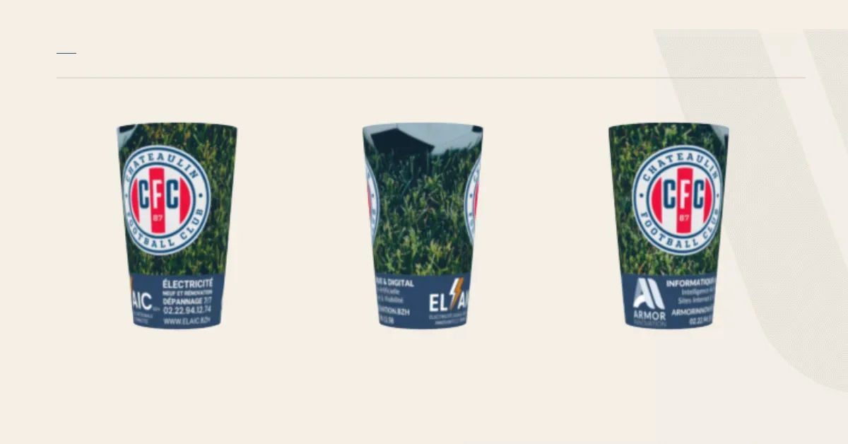 Gobelet réutilisable personnalisé créé et imprimé par Armor Innovation pour le Châteaulin Football Club (Finistère), avec les logos des partenaires du club.