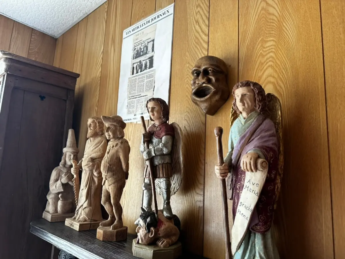 Sculptures sur bois de Marcel Théotec exposées à Châteauneuf-du-Faou.